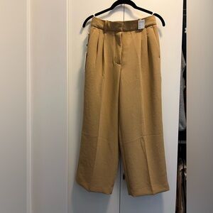 NWT Aritzia Wilfred Free Effortless Cropped Sandy Beige